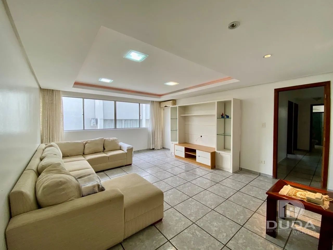 Apartamento mobiliado com 4 quartos próximo à UFSC