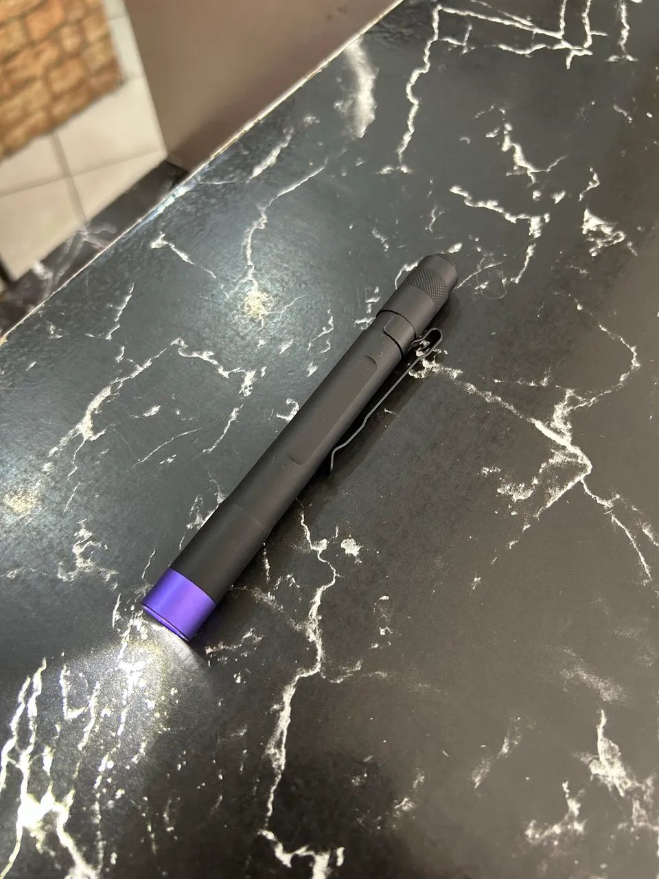 Lanterna Led Lenser com luz branca e uv - Foto 5