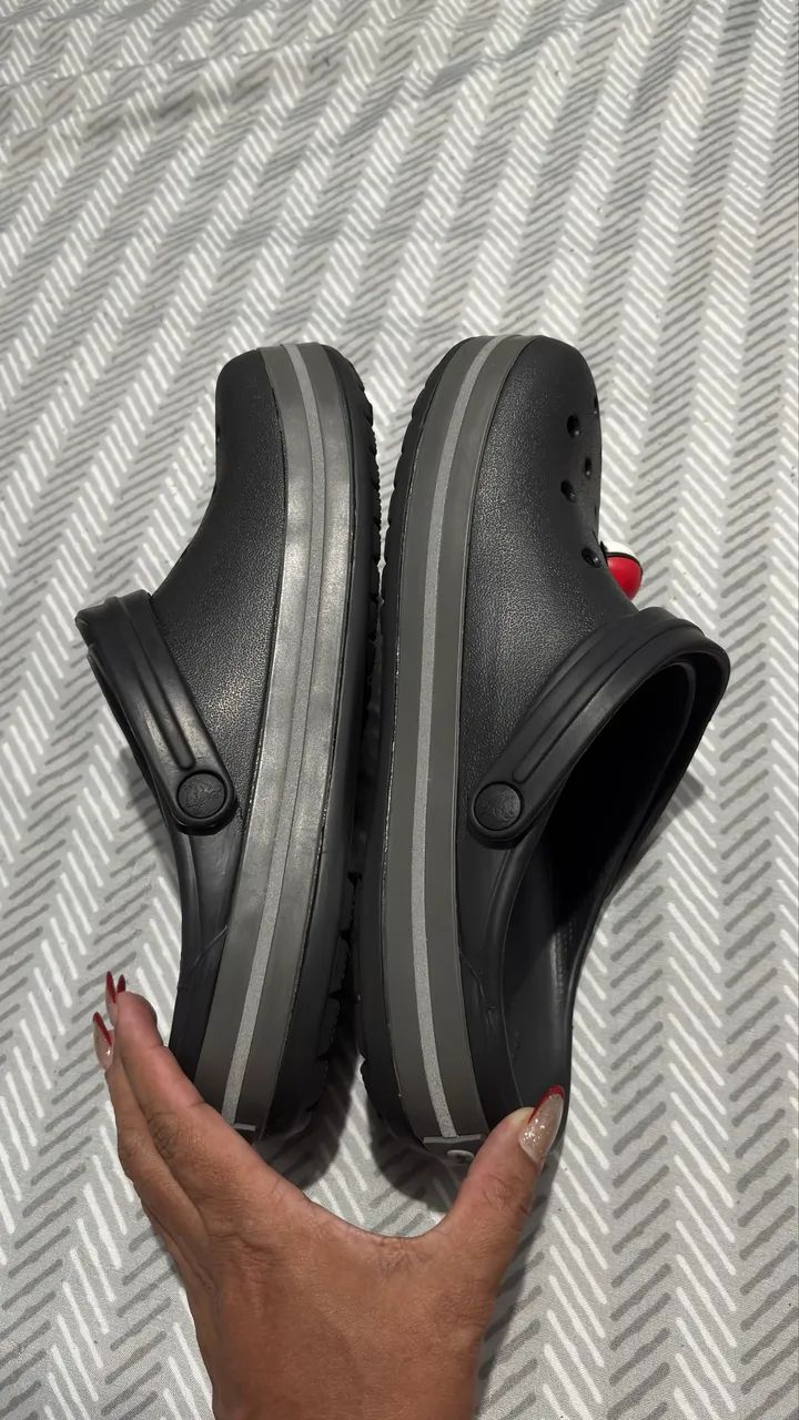 Vendo crocs original usada poucas vezes  - Foto 2