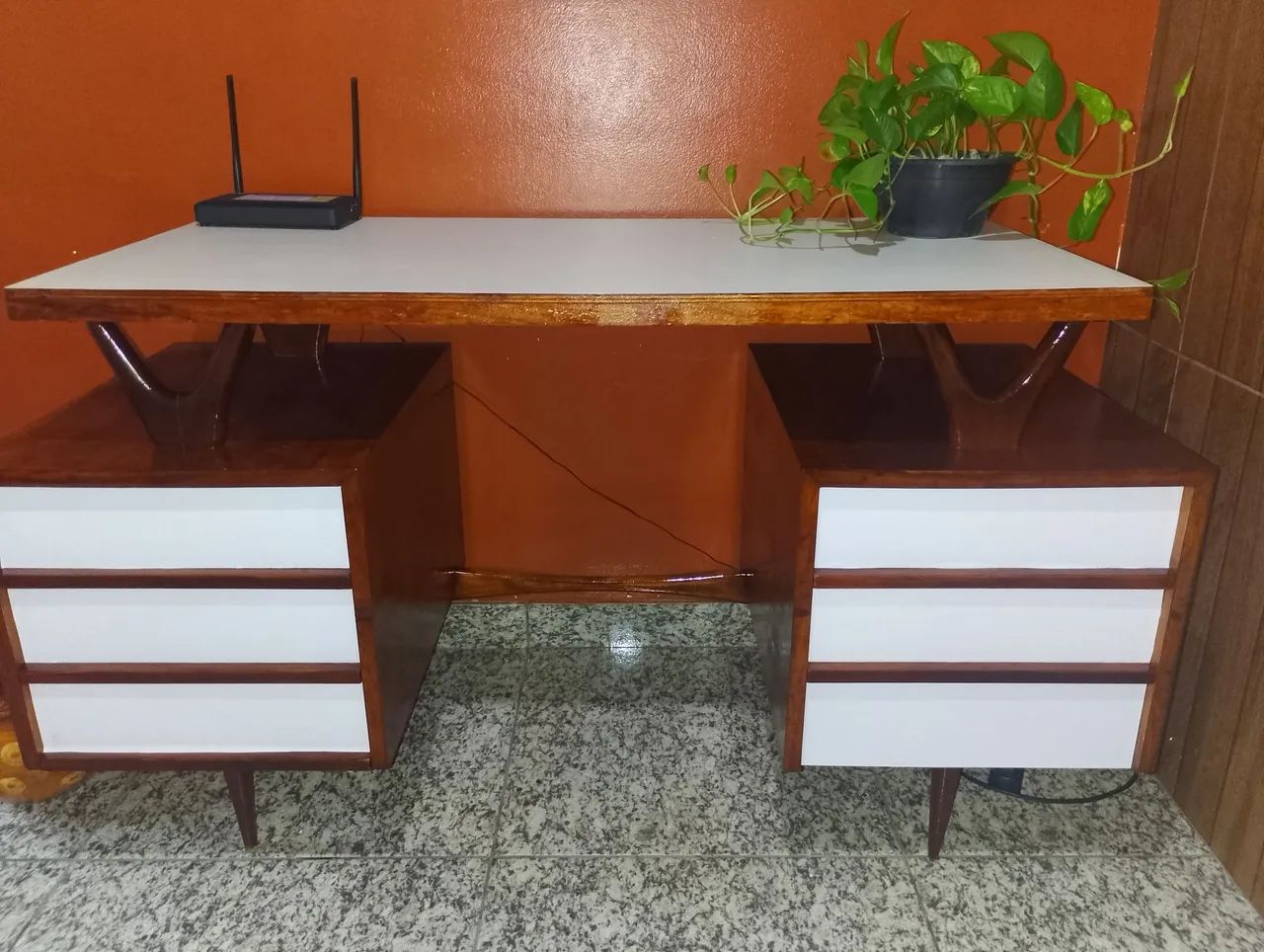 Mesa de escritório em madeira apenas 5 gavetas 