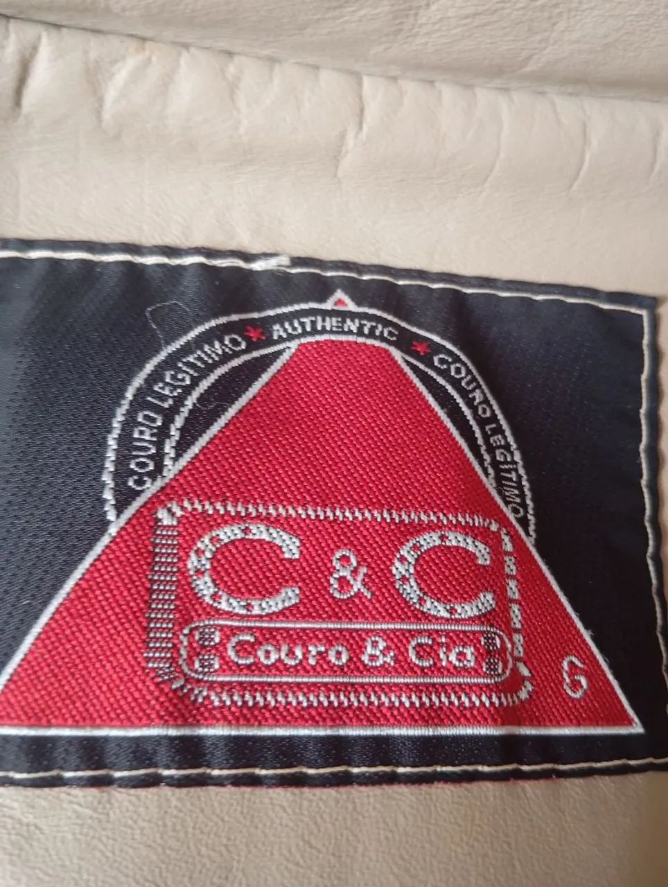 Jaqueta de couro legítimo.