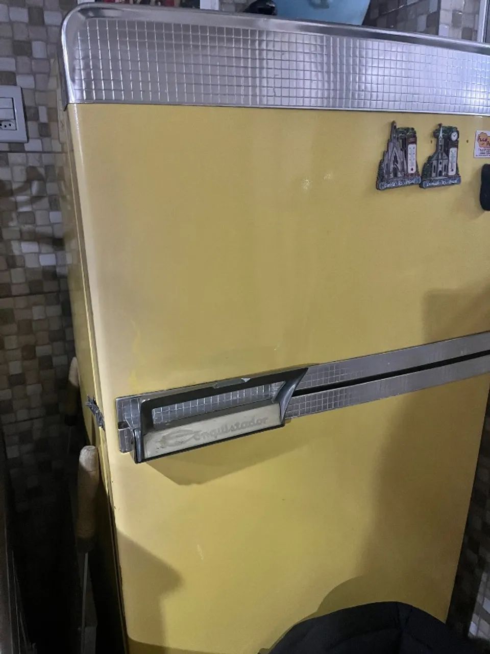Geladeira antiga funcionando 