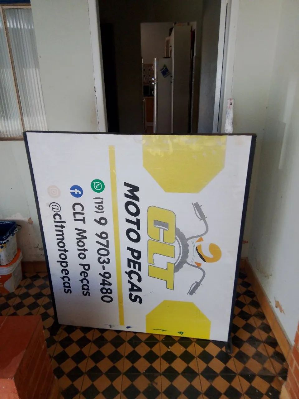 Placa Placa de Sinalização / Banner Comercial com Estrutura