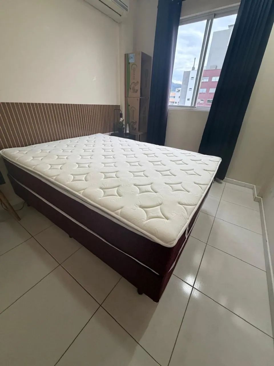 Linda Cama Box casal perfeito estado 