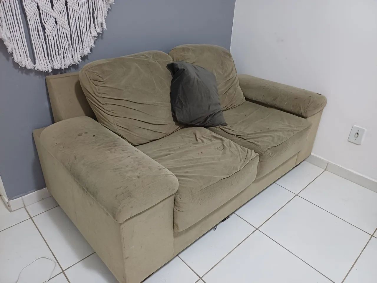 Cozy Upholstered Sofa65570217079169122