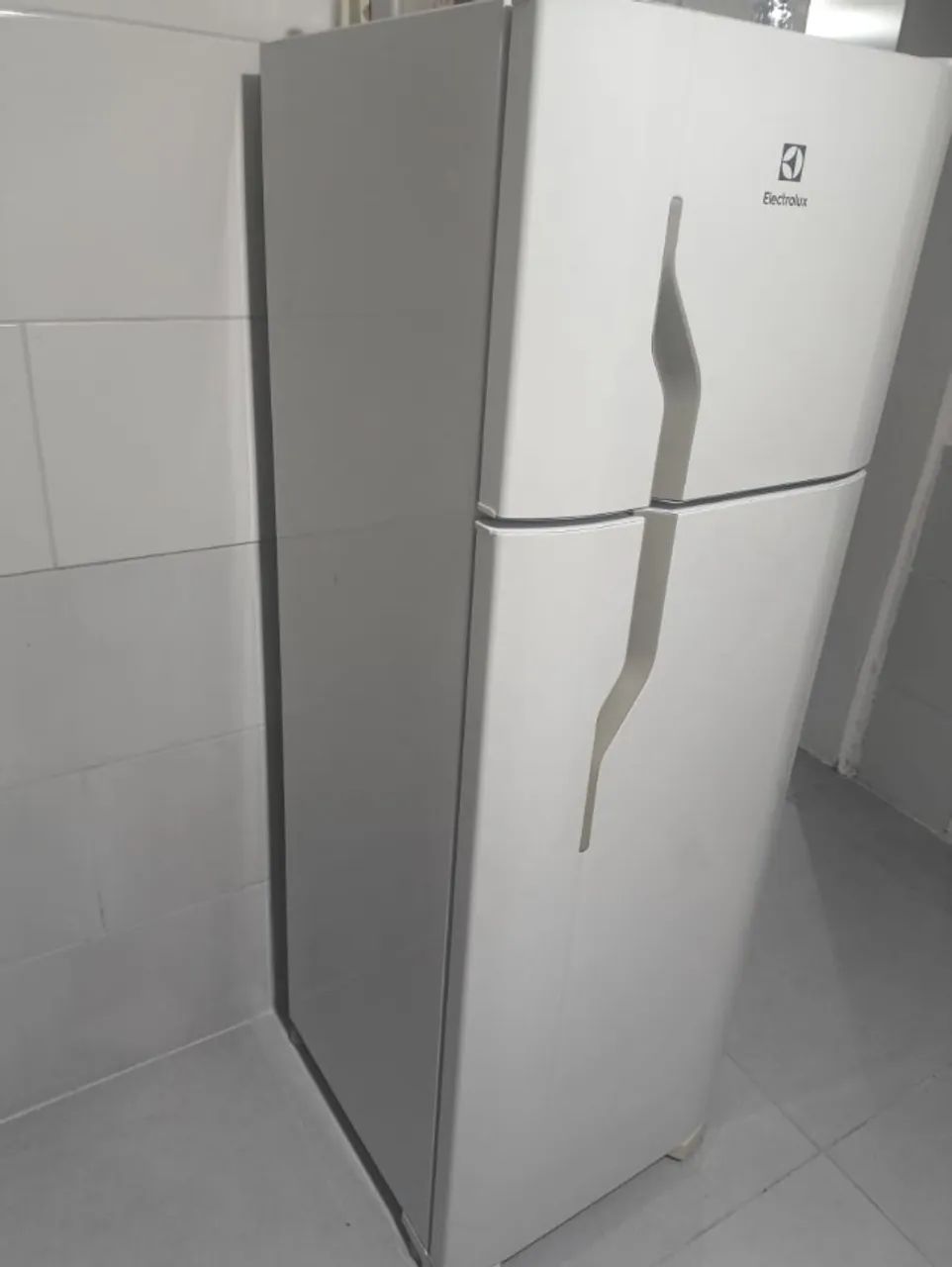 Geladeira Seminova 260L aceito trocas - Geladeiras e Freezers