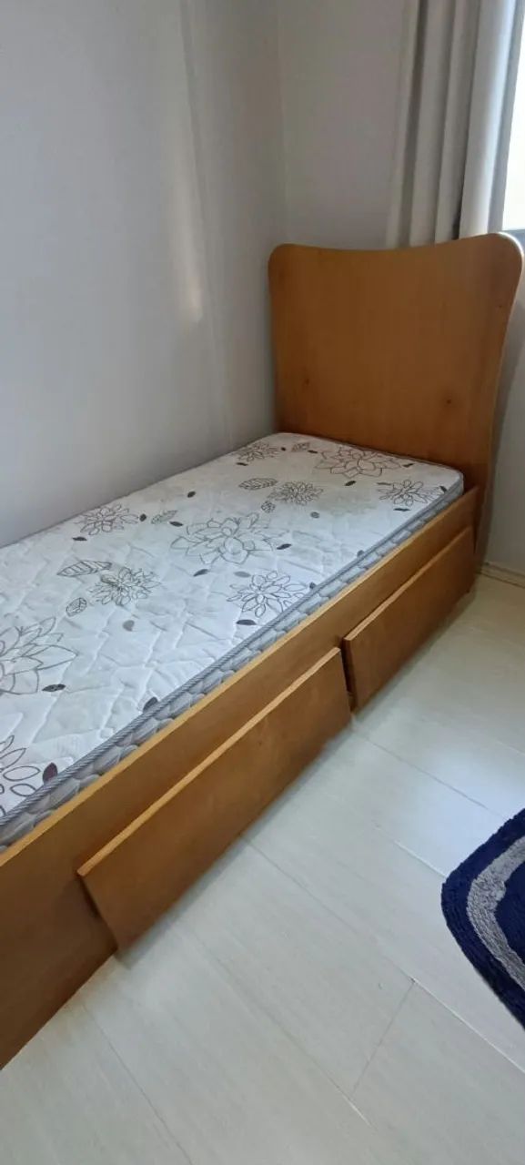 Cama de madeira, colchão e escrivaninha  - Foto 4