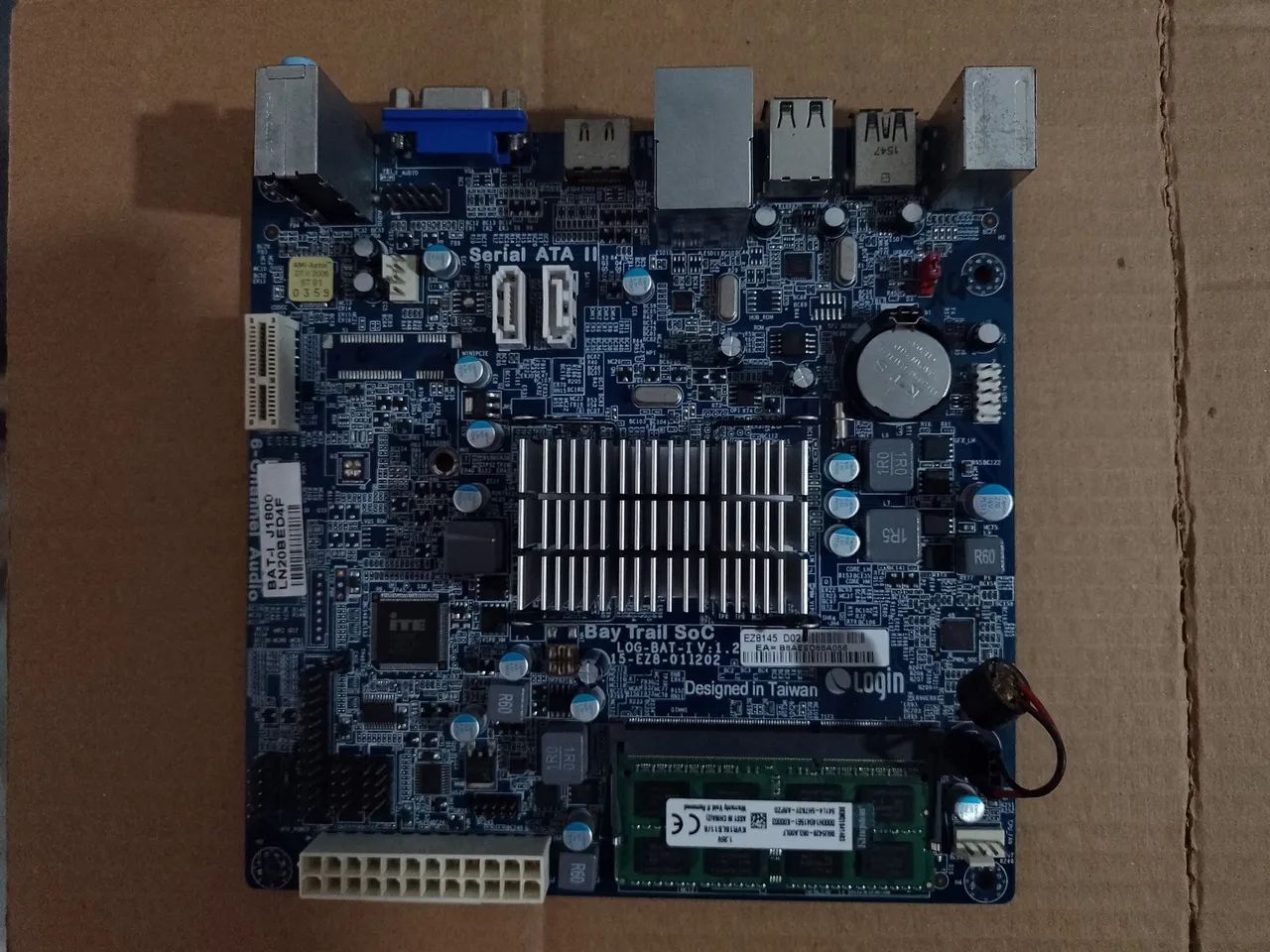 Mini PC celeron J1800 (Apenas a placa mãe e a memória RAM)
