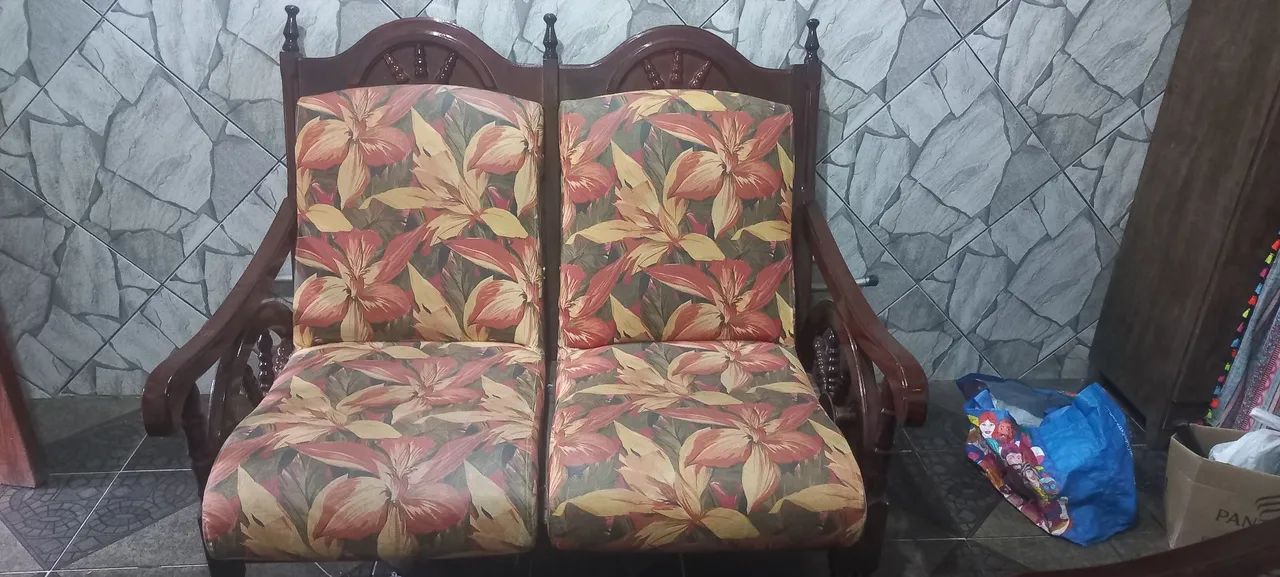 Vendo poltronas de madeira tipo sofá 65568166328195120