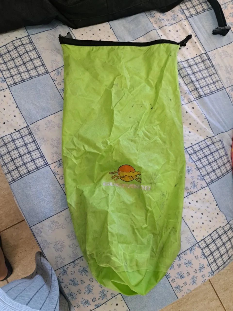 Mochila Cargueira 50 litros Trilhas e Rumos + Saco Estanque 20 litros de brinde - Foto 6