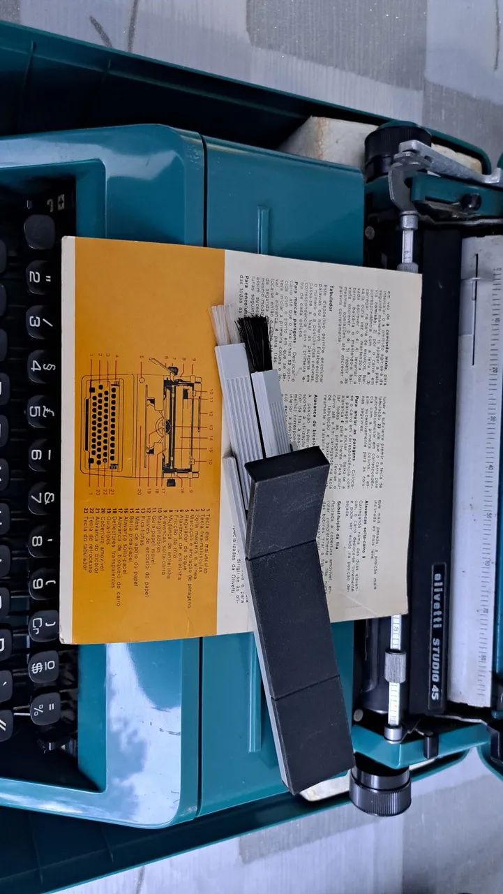 Antiga maquina escrever Olivetti Studio 45 - Foto 5