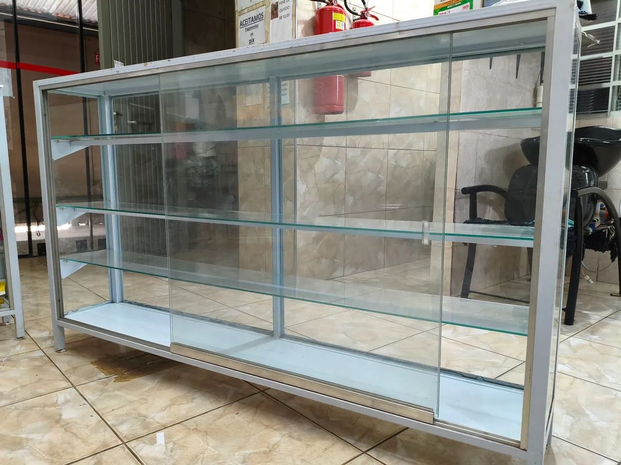 uma vitrine em aço - Foto 2