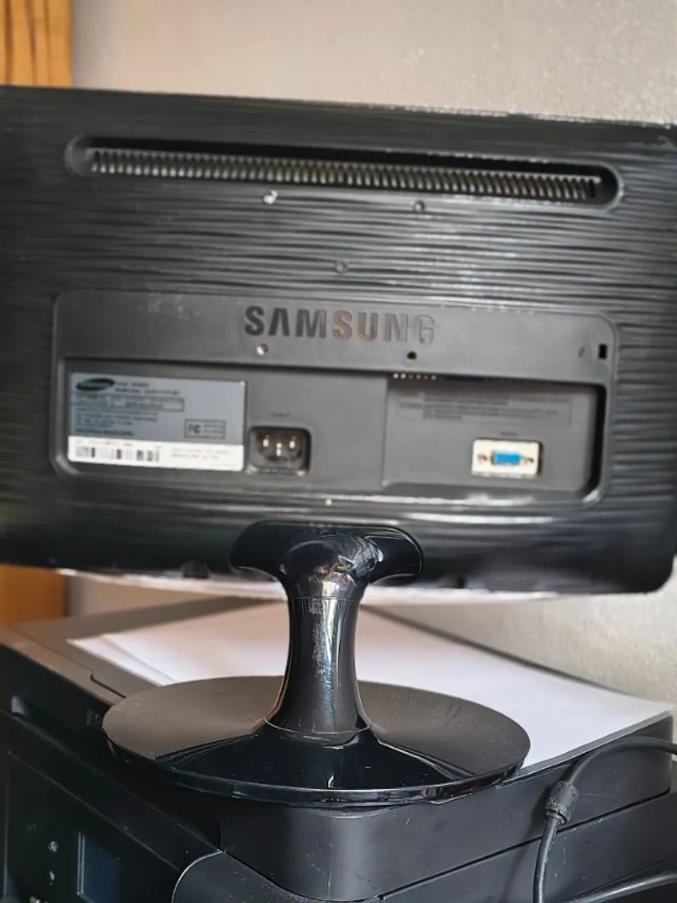 Monitor Samsung básico e compacto B1630N usado - Foto 2