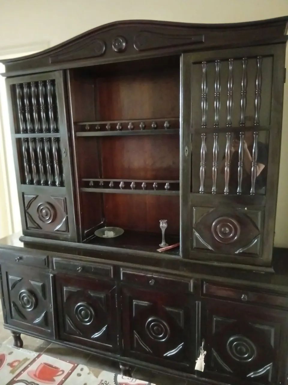 Conjunto mesa em madeira  com 6 cadeiras e arca buffet - Foto 2