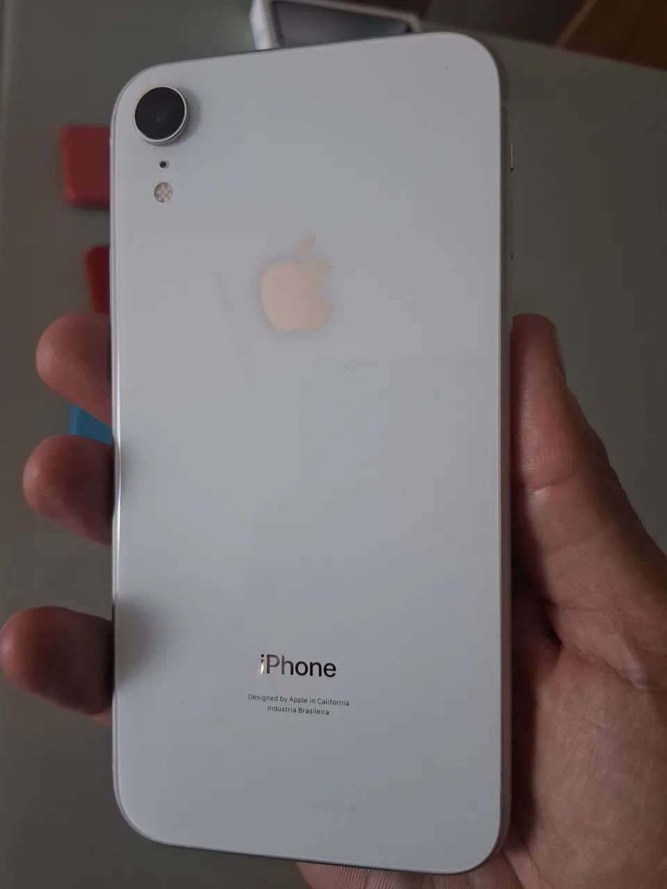 Iphone XR 64GB branco + 8 capas diversas com chiado no alto