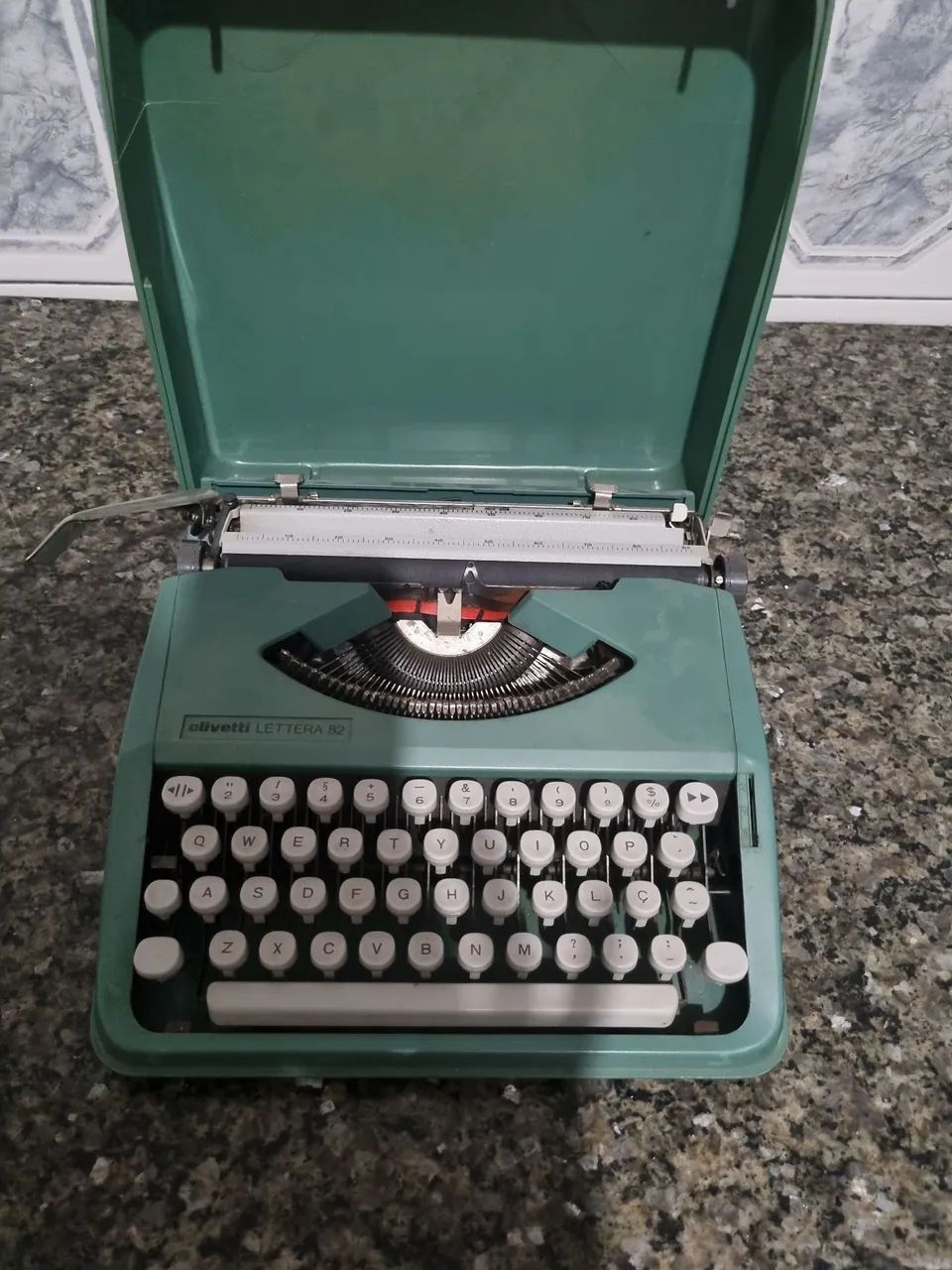Máquina de escrever Olivetti para colecionadores  funciona perfeitamente