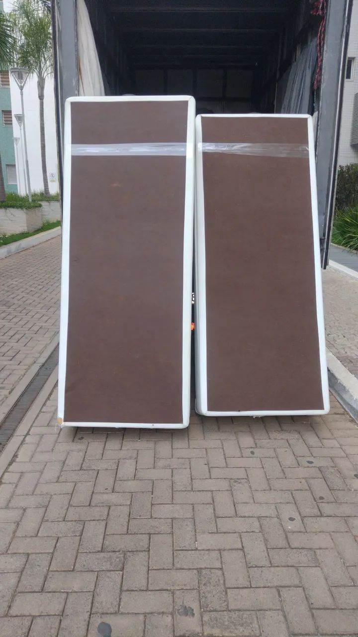 Vendo duas base de cama casal.