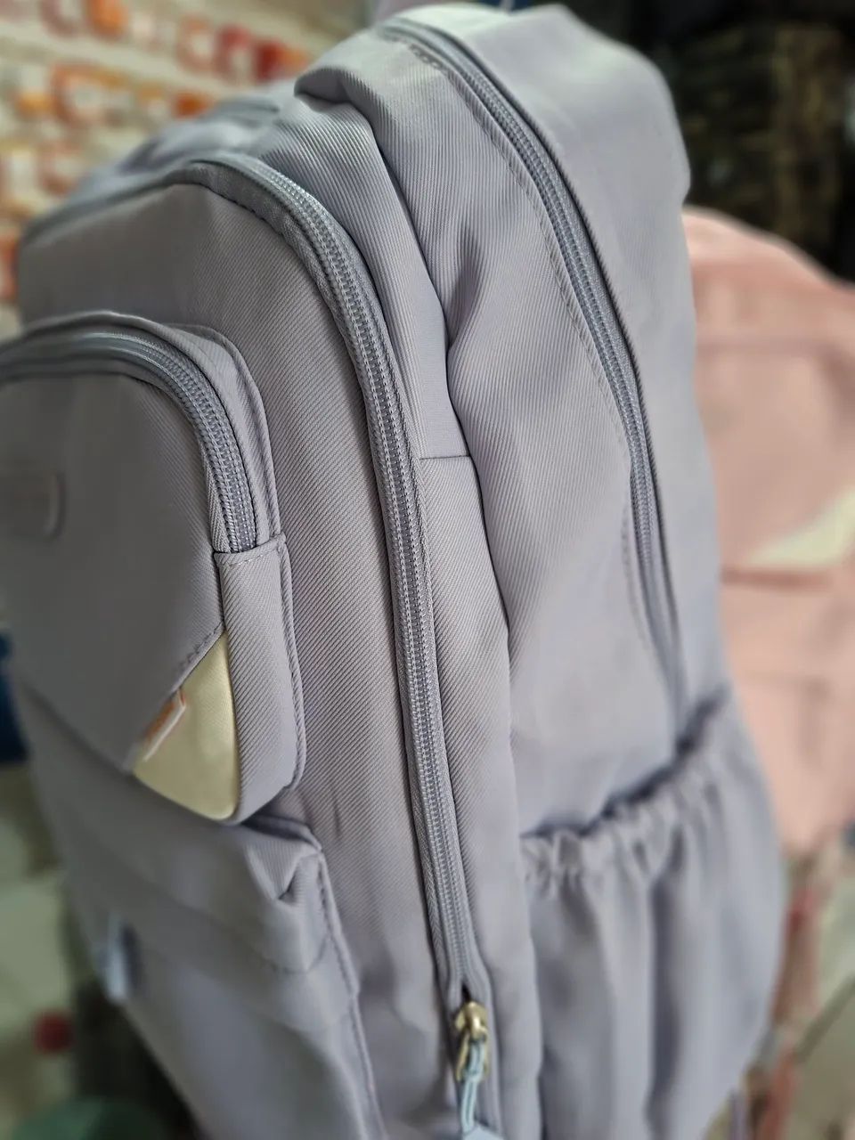 Mochila feminina com bolso estojo - Foto 4
