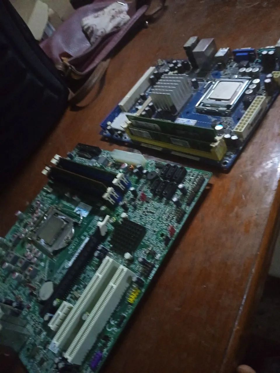 2 placas mãe as 2 com processadores e 4 GB em cada a,uma com i5 e outra com dua-lcore - Foto 2
