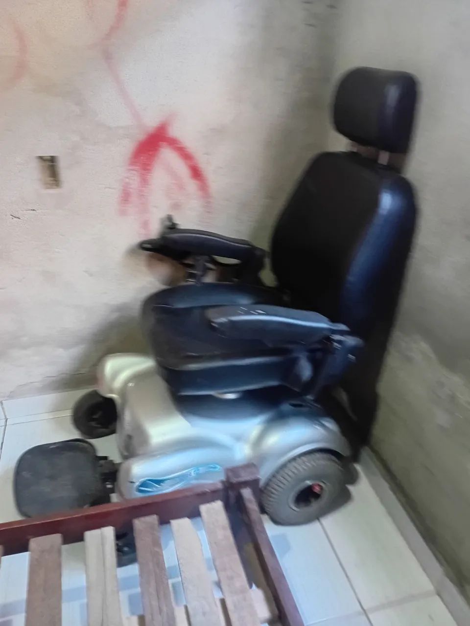 Cadeira elétrica motorizada usada 800 reais  - Foto 2