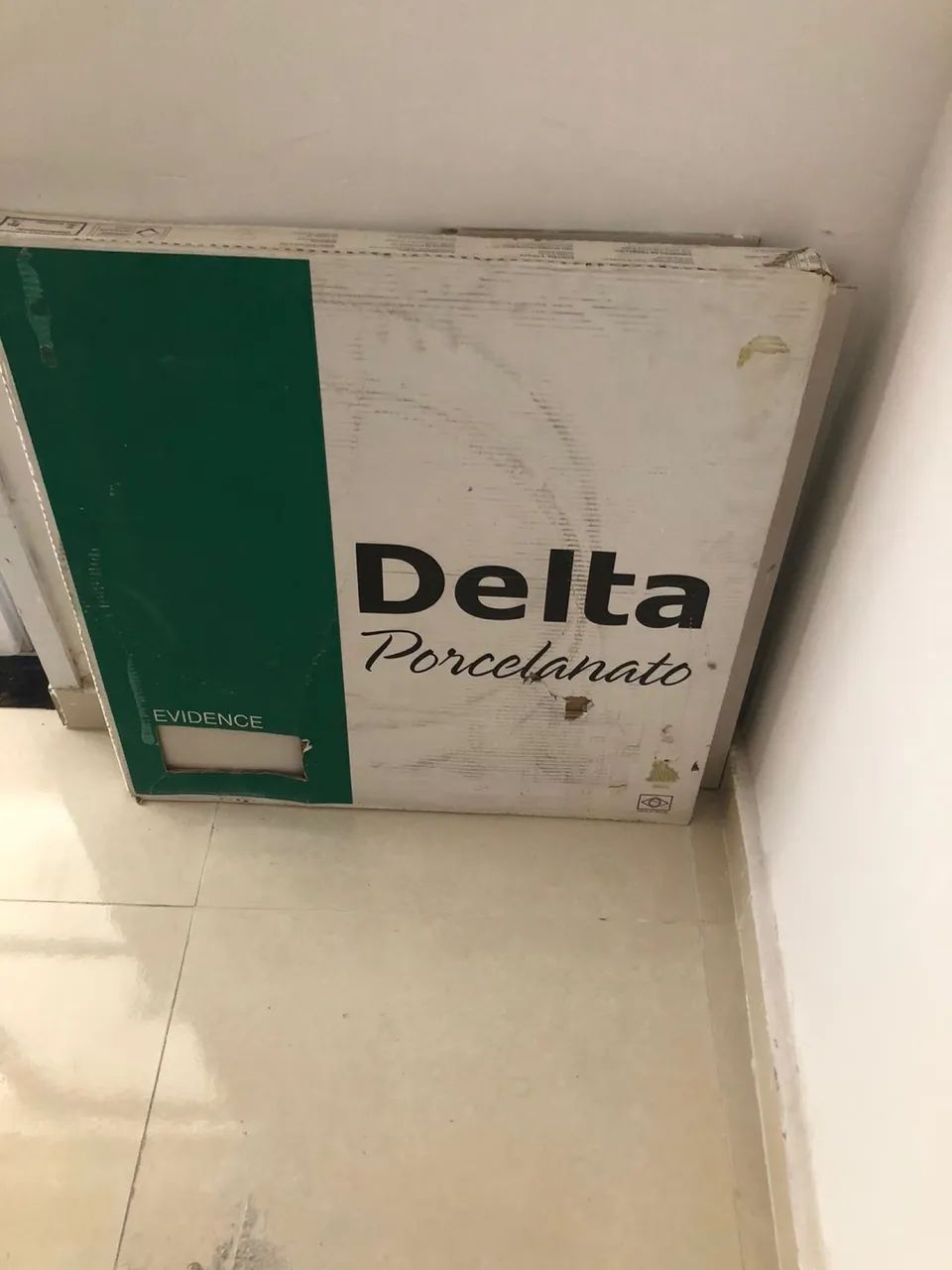 Delta Evidence Polished Floor Tile 0.73x0.73