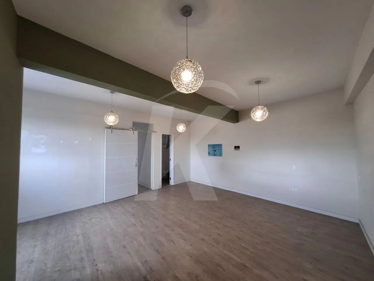 Sala comercial com 80 m² no bairro do Jardim Brasil.