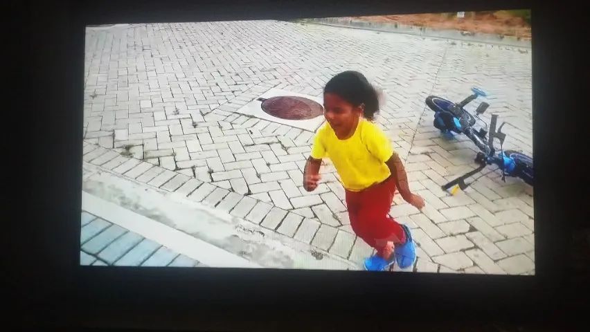 Vendo uma tv smart AOC de 43 polegadas funciona tudo certinho sem detalhe nenhum