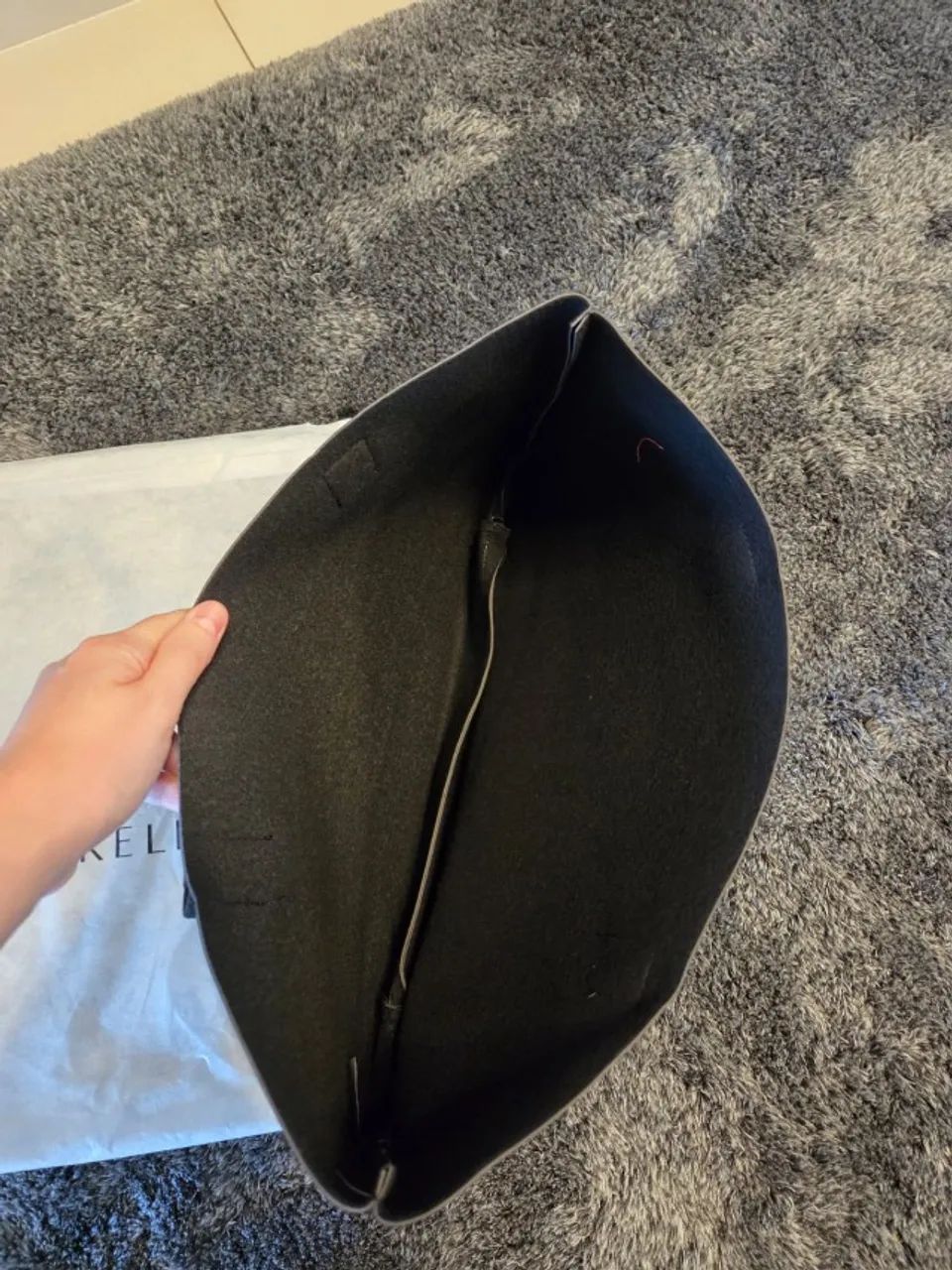 Bolsa estilo Sacola Corello Preta em Couro Legítimo - Nunca Usada (Com Dust Bag) - Foto 4