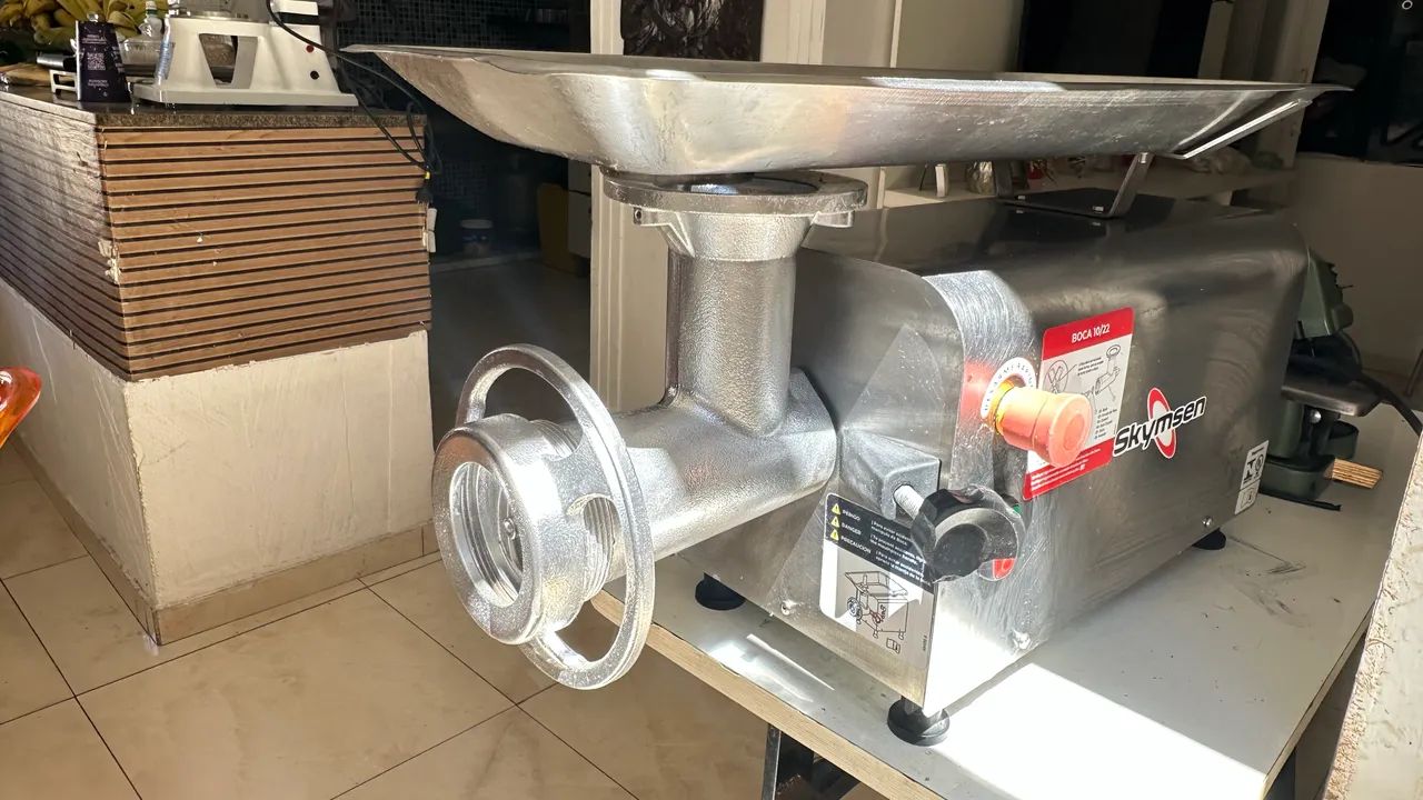 Vendo moinho para carne e serra para frigorífico - Foto 4