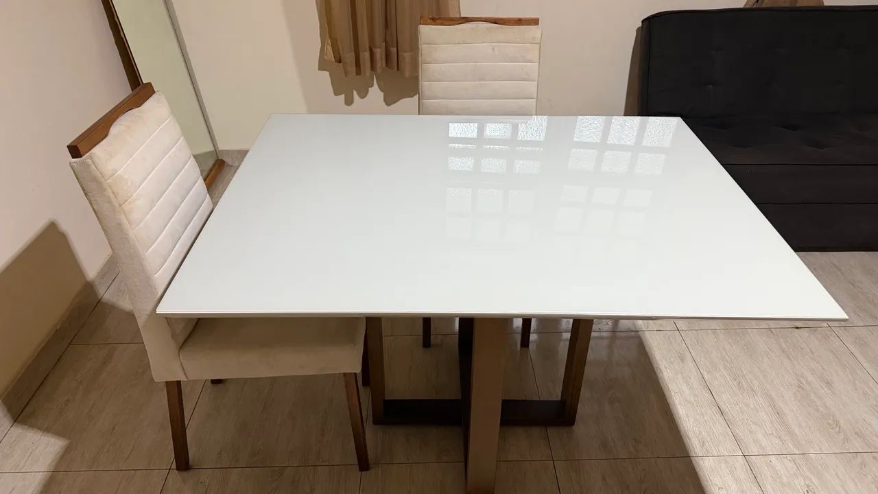 Mesa De Jantar pés em madeira maciça + 4 Cadeiras - Foto 2