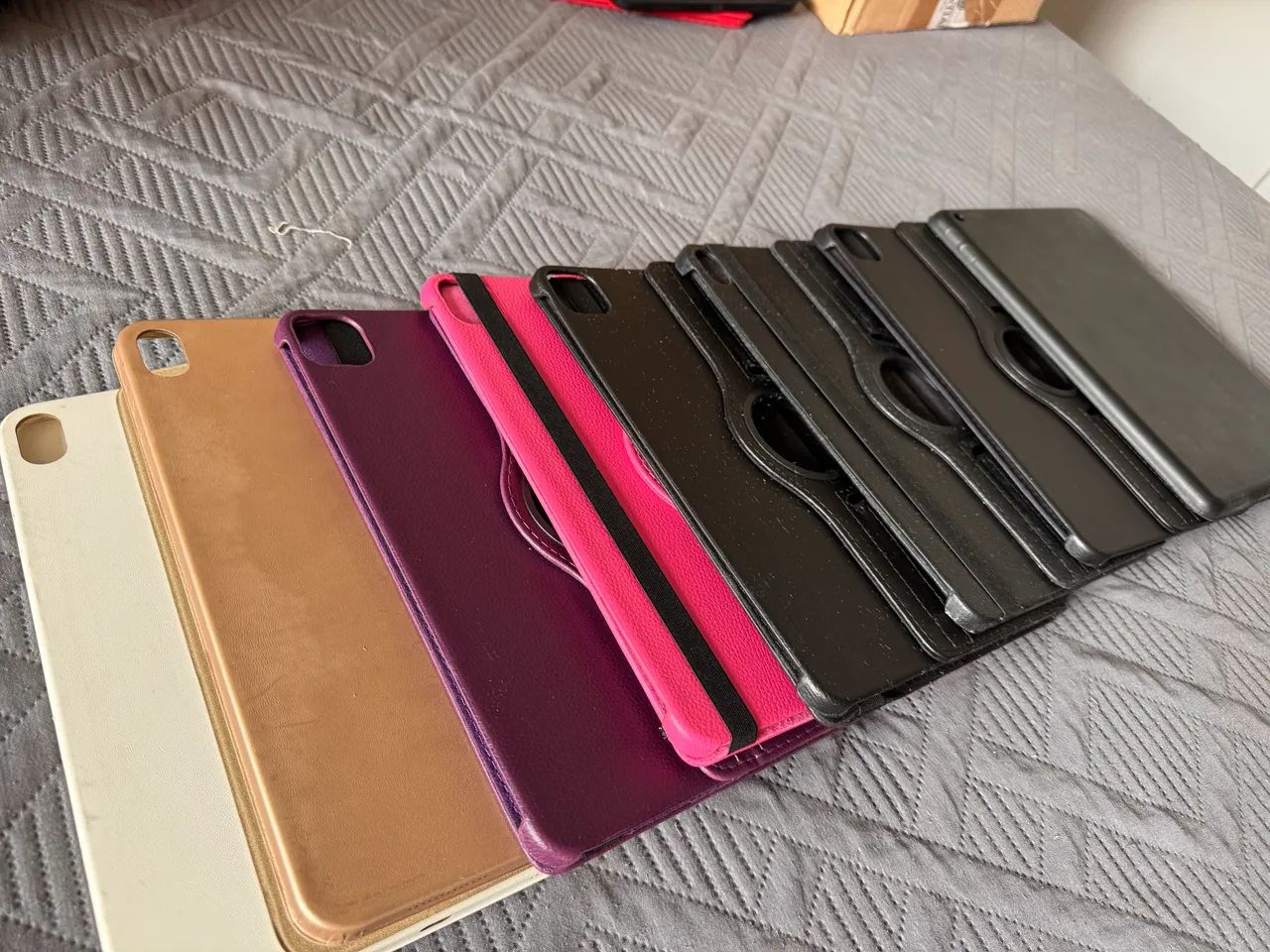 Kit com 8 capas de iPads 