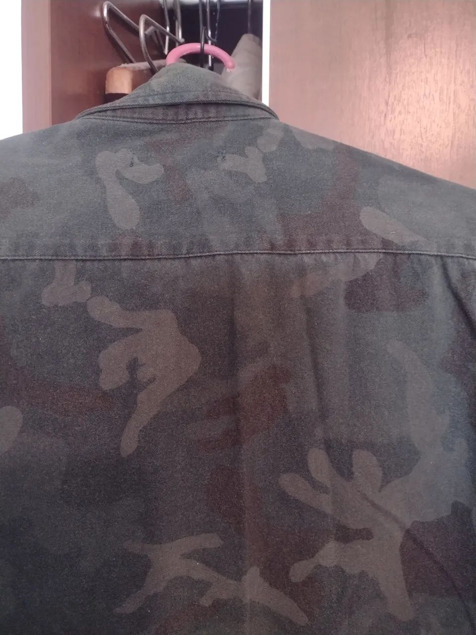 Camisa camuflada com mangas longas - Foto 5