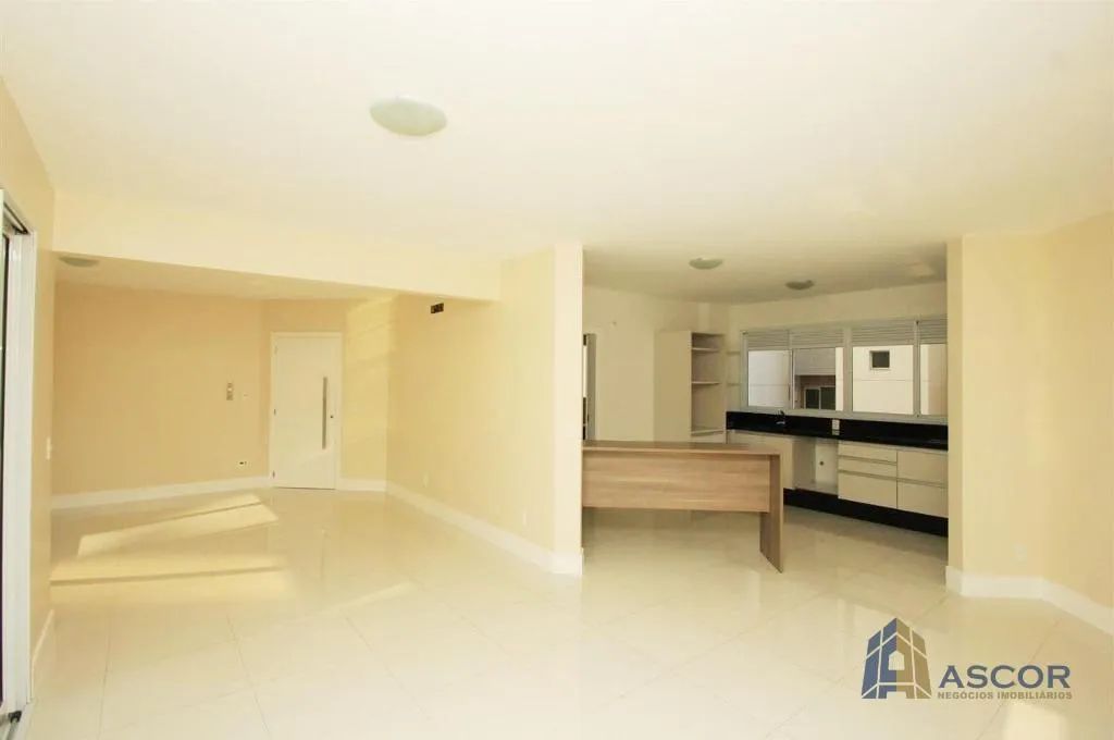 Apartamento Semimobiliado com 4 Quartos e 3 Vagas na Av. Trompowsky - Foto 3