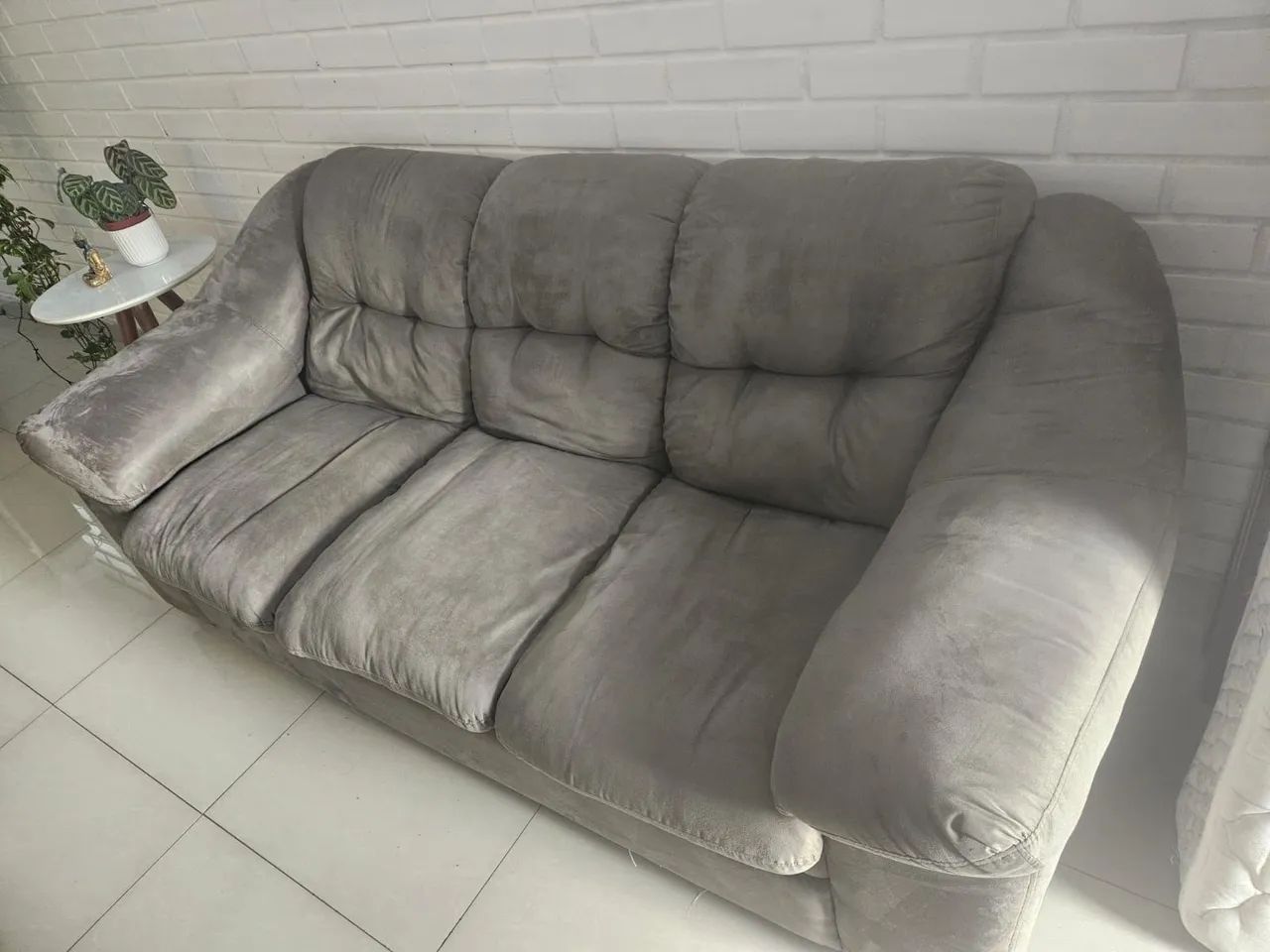 Sofá 2 e 3 lugares e cama solteira com colchão 