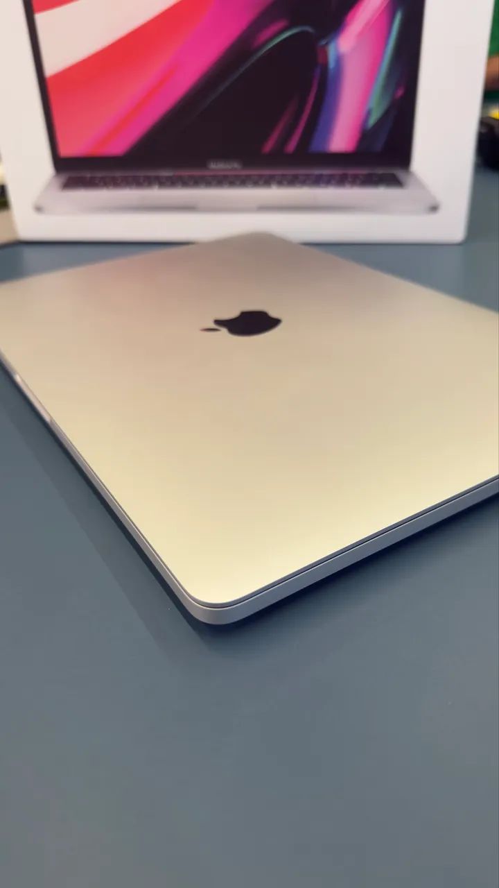 MacBook Pro M1 256gb 8gb ram com Touch Bar modelo 2020 muito novo