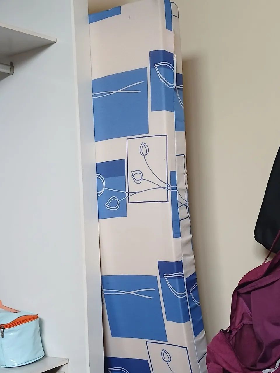 Colchão solteiro usado uma ve...