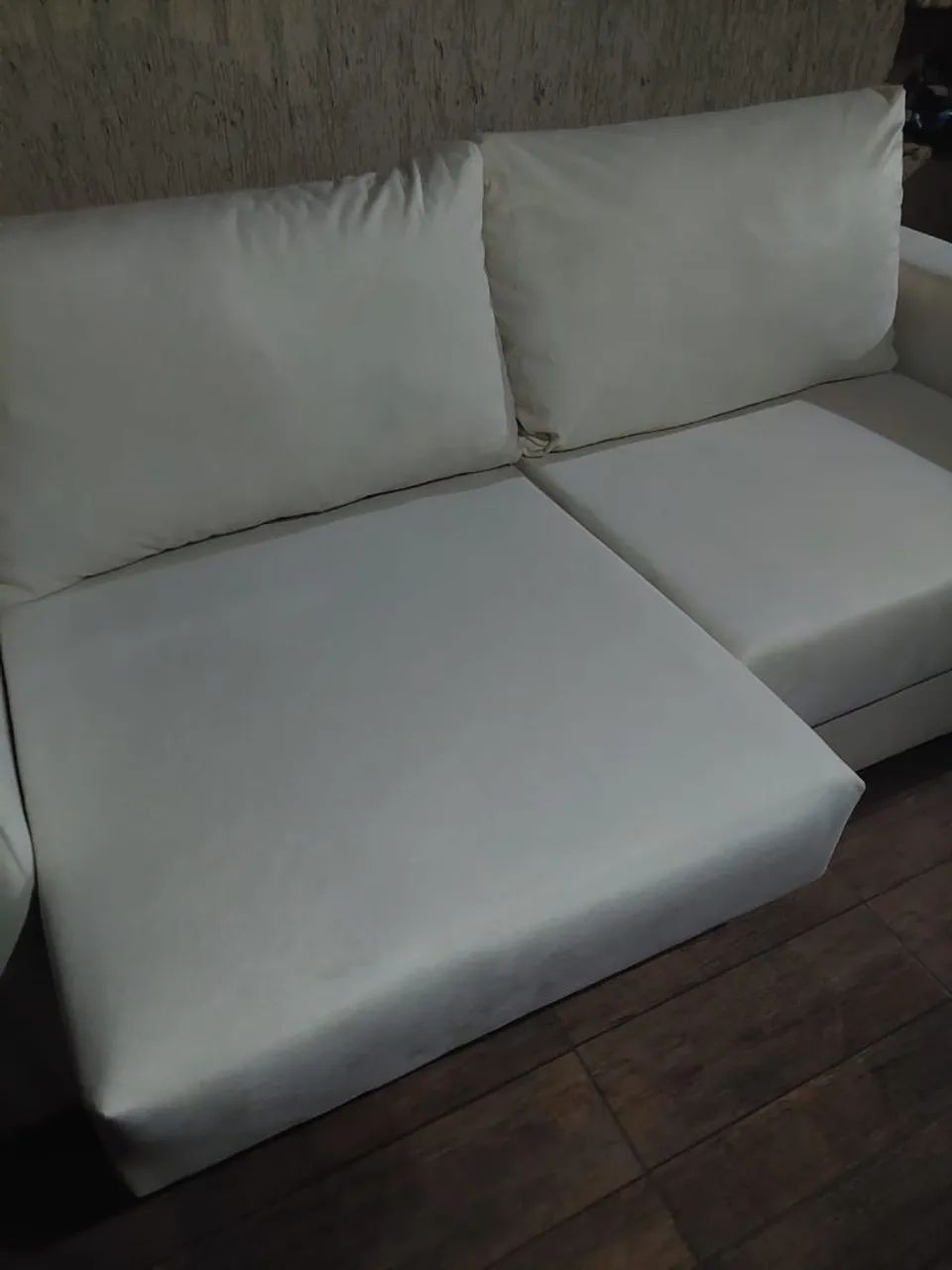 Sofá retrátil da Tok stok com almofada soltas