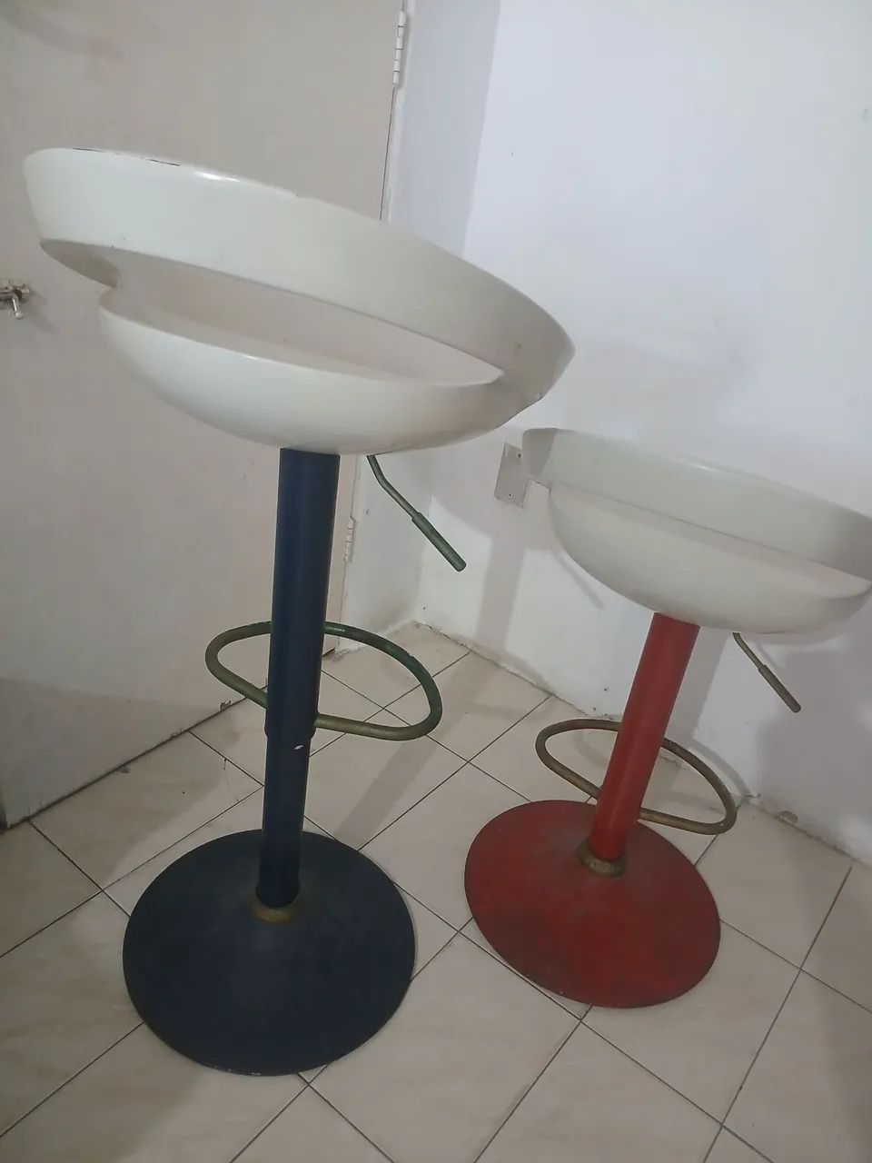 Kit mesa e 2 banquetas tulipa - Foto 4