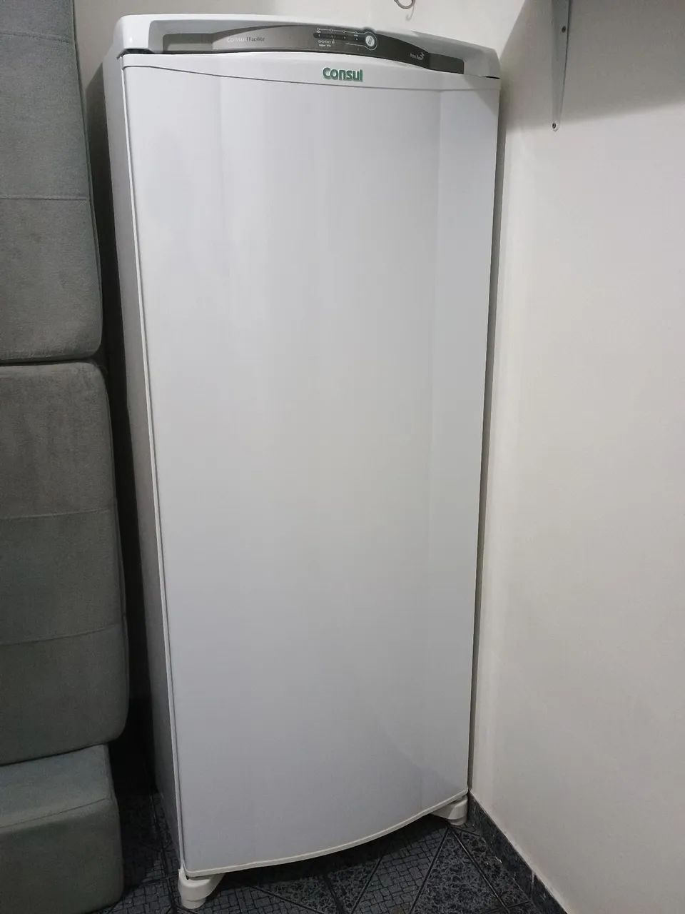Geladeira semi nova 