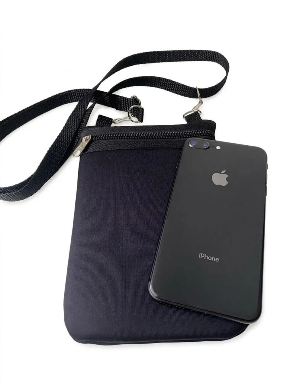 Bolsa preta em neoprene discreta e pratica - Foto 5