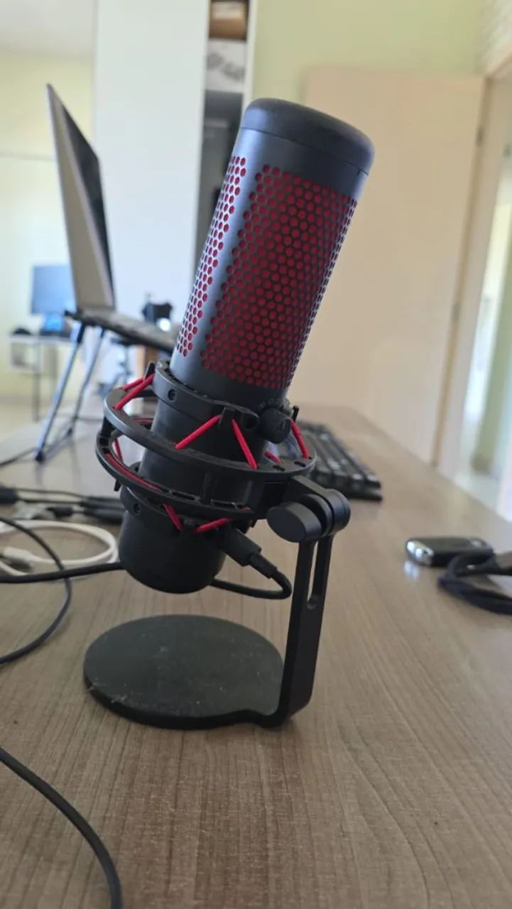 Microfone HyperX QuadCast - Excelente qualidade - Foto 3