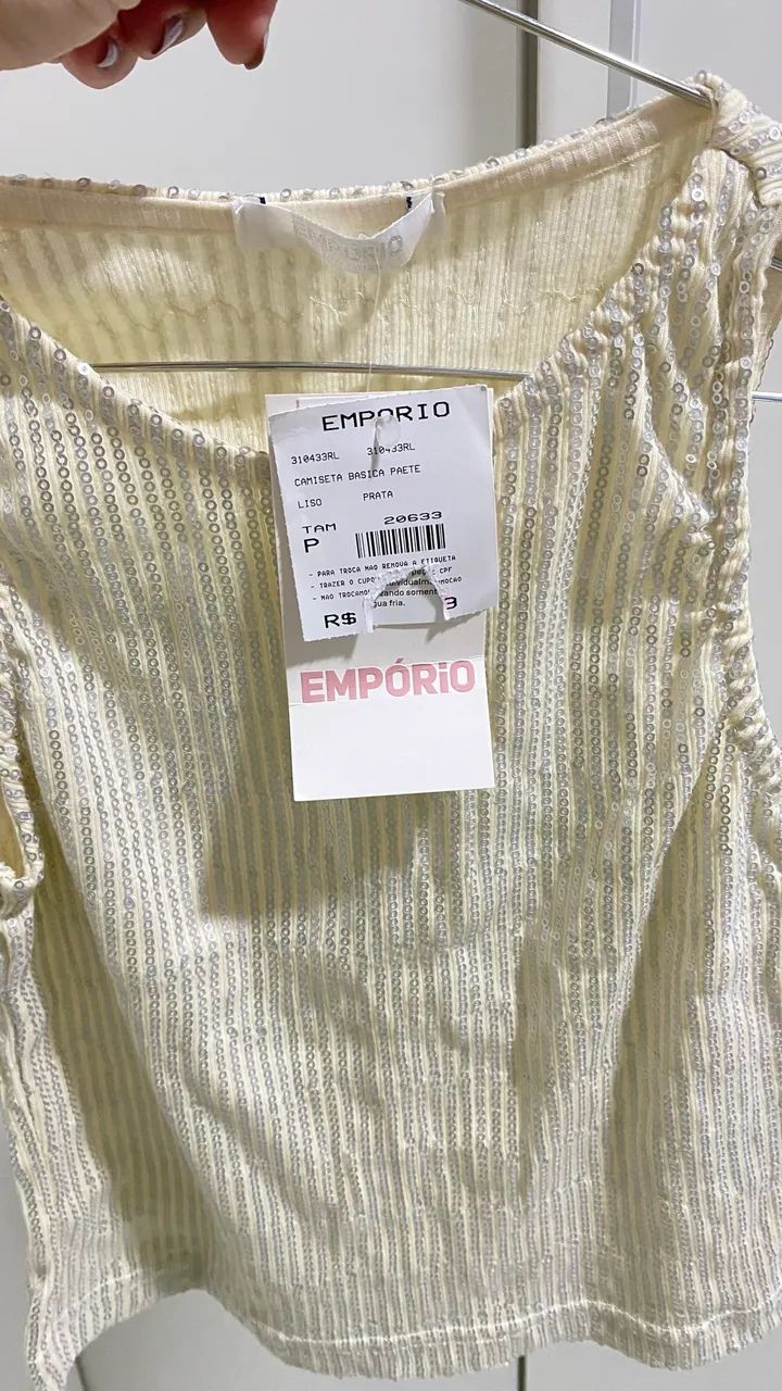 Camiseta Básica com Paetê prata TAM P - NOVA