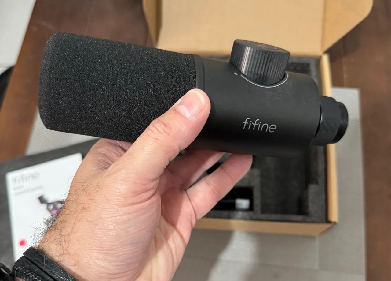 Microfone dinâmico Fifine K658, RGB. Com braço articulado grátis! - Foto 4
