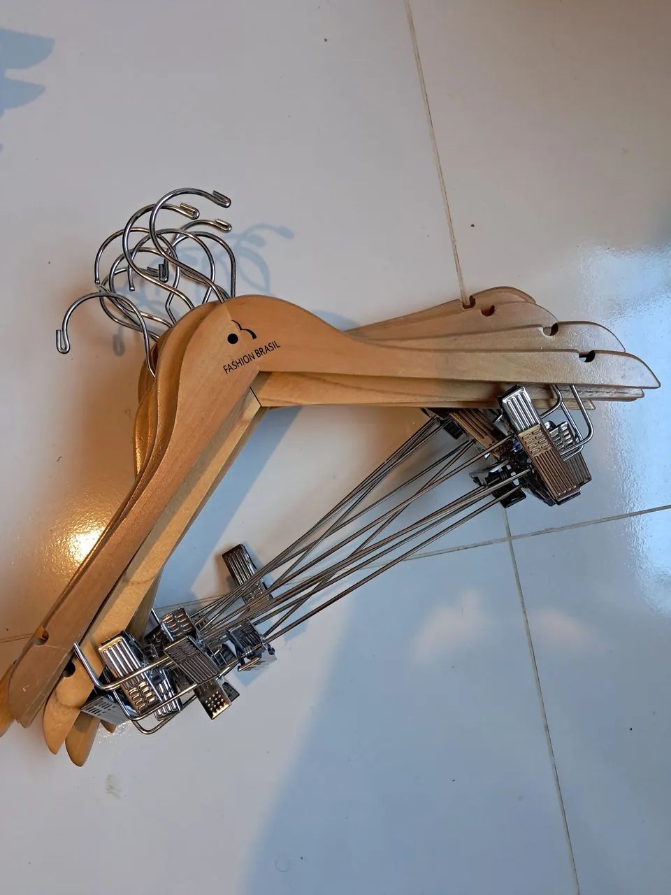 Cabide madeira com presilha (kit com 10) - Foto 2