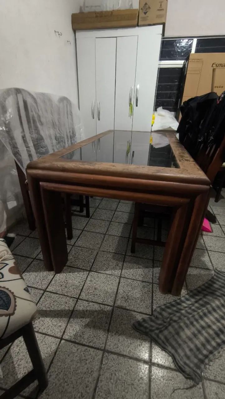 Mesa 8 lugares de madeira com vidro