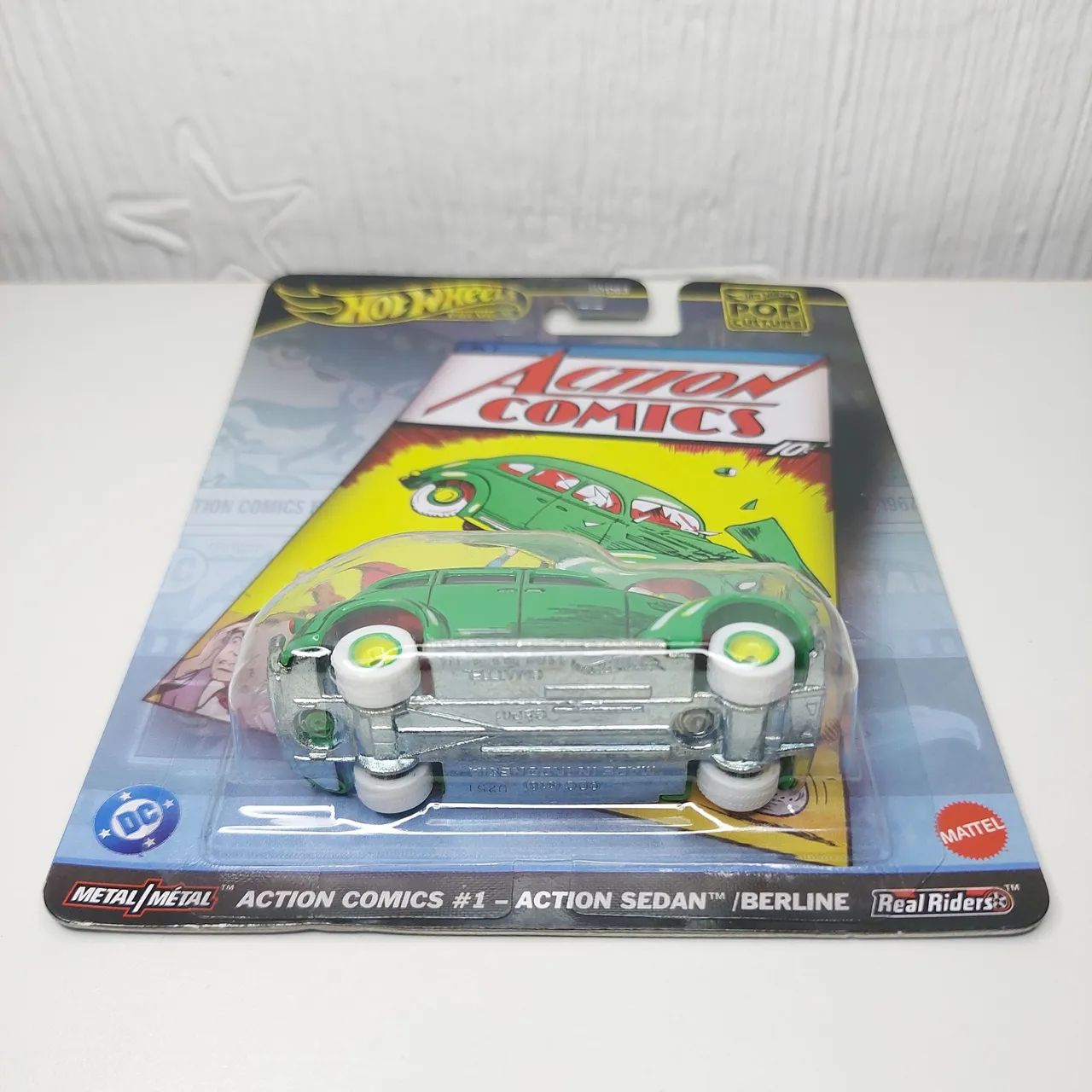 Hot Wheels Premium POP Culture / Action Comics #1 - Action Sedan / Berline - Superman DC - Foto 4