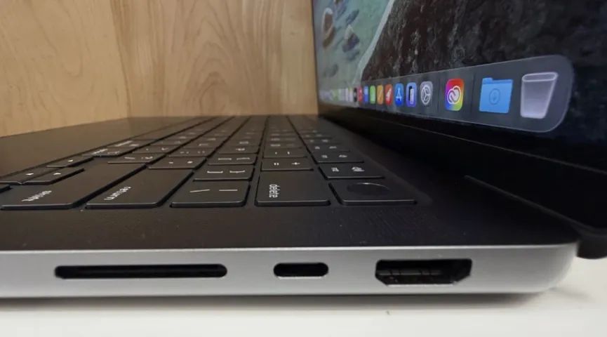Macbook Pro 14" Chip M5 16GB 1TB SSD - Space Black - Seminovo  - Foto 5
