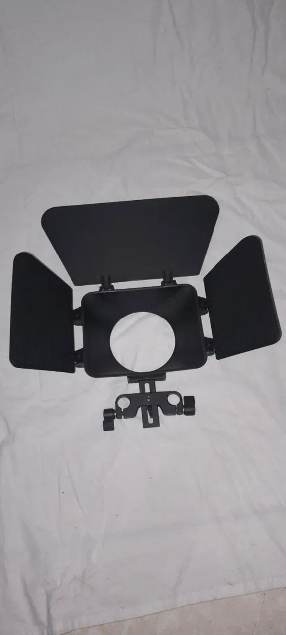 Blackmagic Cinema Camera 2.5k MFT c/ Shoulder Rig Completo - Foto 3