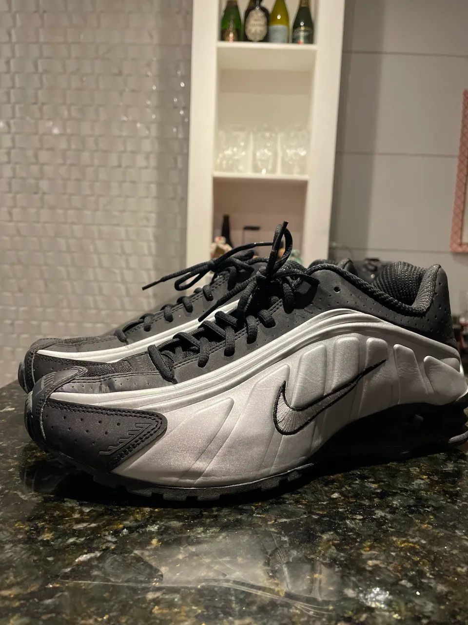 Tênis Nike Shox R4 Novíssimo Silver Metallic/Black Tamanho 44