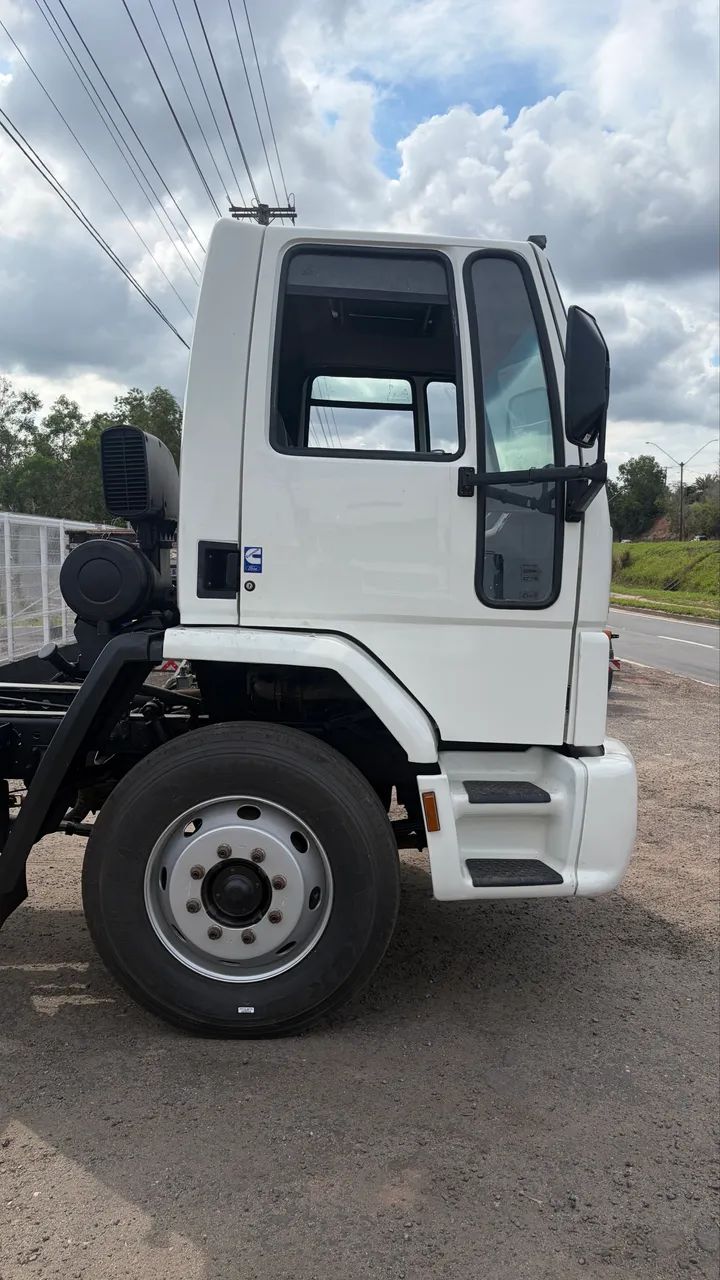 Ford Cargo 1317 Modelo 2009  - Foto 4